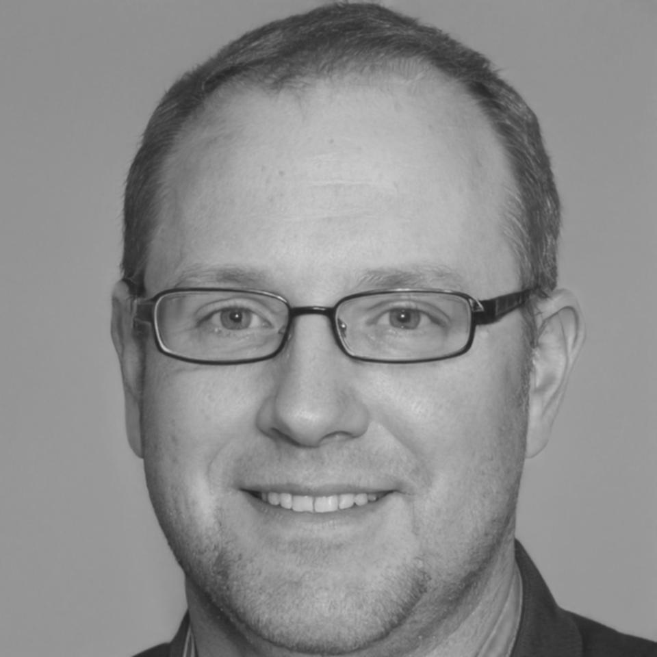 Portrait de Marc Dubois, Expert en Stratégie Financière